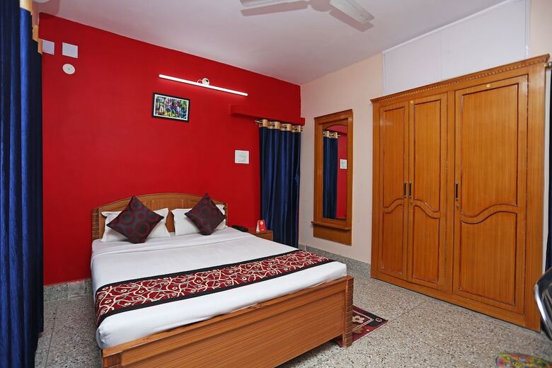 Oyo 10994 Hotel Luxury Inn
