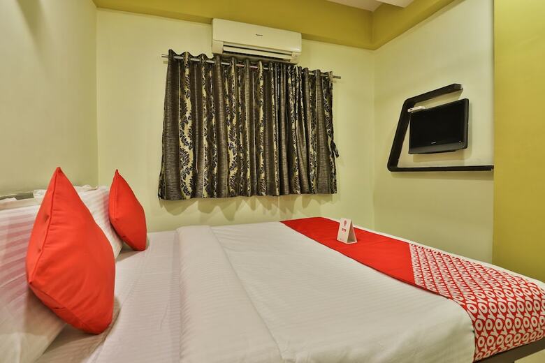 Oyo 11491 Hotel Santro