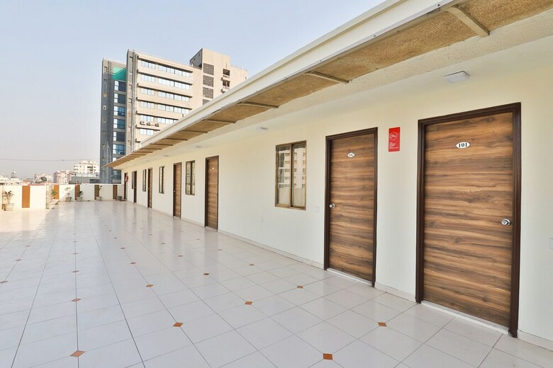 Oyo 11650 Hotel Grand Apple