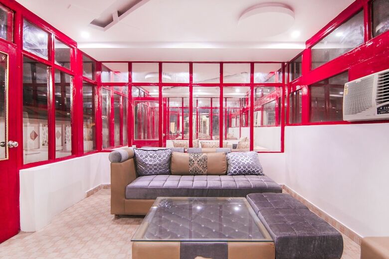 Oyo 11532 Hotel Sr Grand