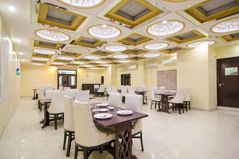 Oyo 11532 Hotel Sr Grand