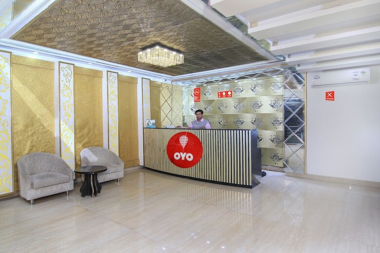 Oyo 11532 Hotel Sr Grand