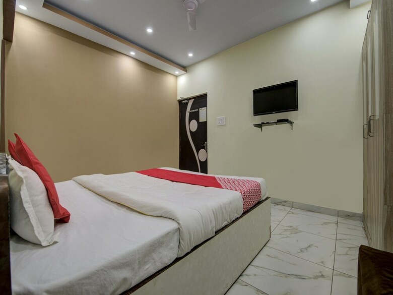 Oyo 9658 Hotel Madhuram