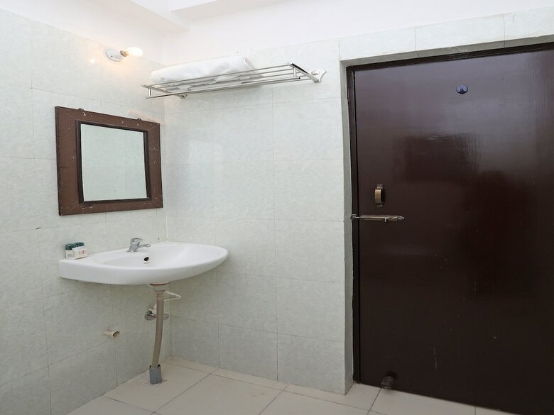 Oyo 9658 Hotel Madhuram