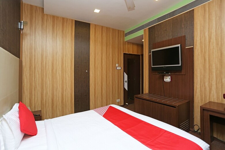 Oyo 10690 Florence Hotel