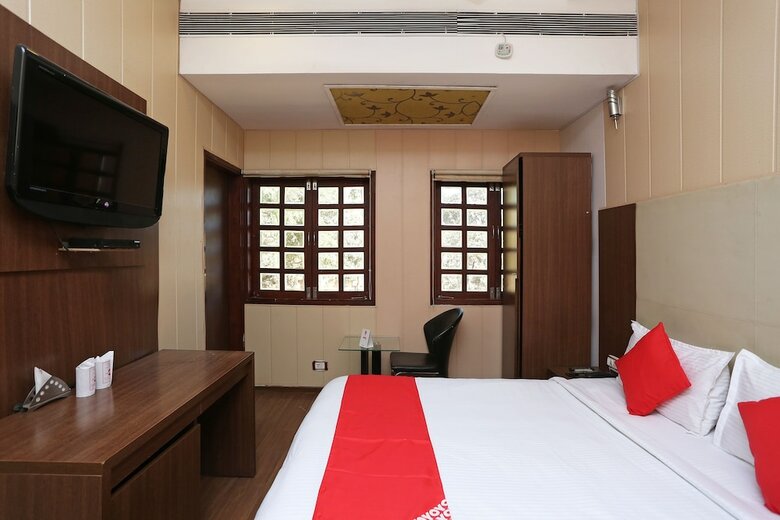 Oyo 10690 Florence Hotel
