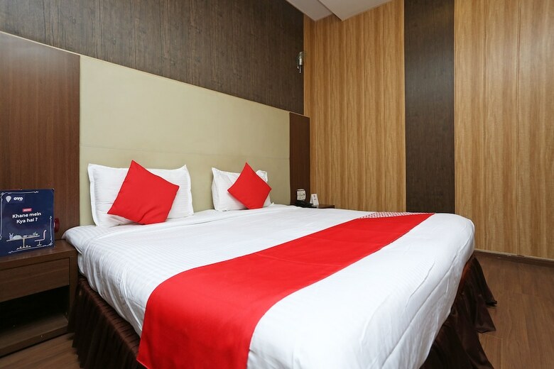 Oyo 10690 Florence Hotel