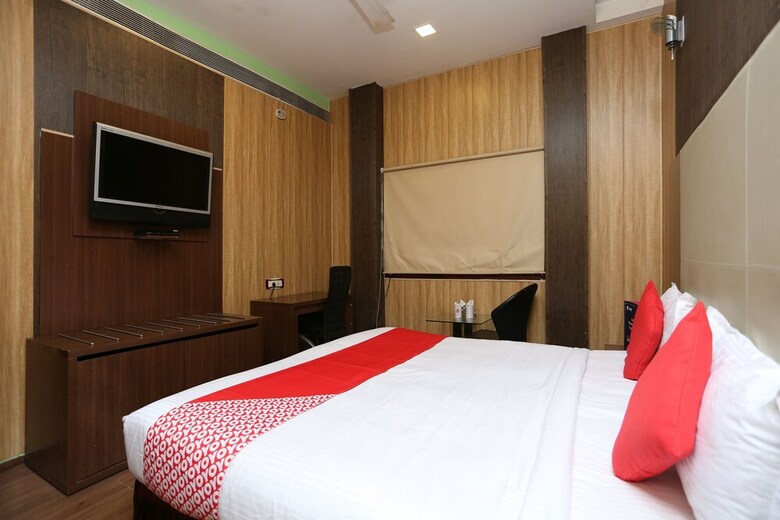 Oyo 10690 Florence Hotel