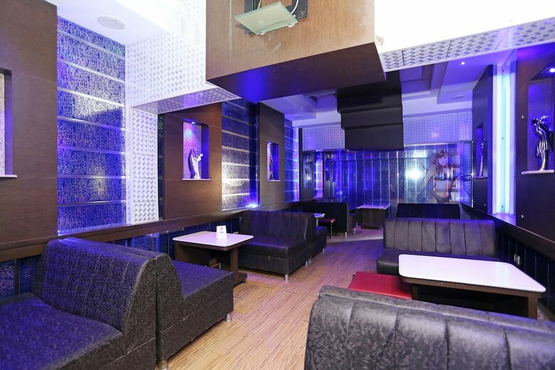 Oyo 10690 Florence Hotel