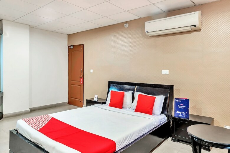 Oyo 11614 Hotel Vvip Stays