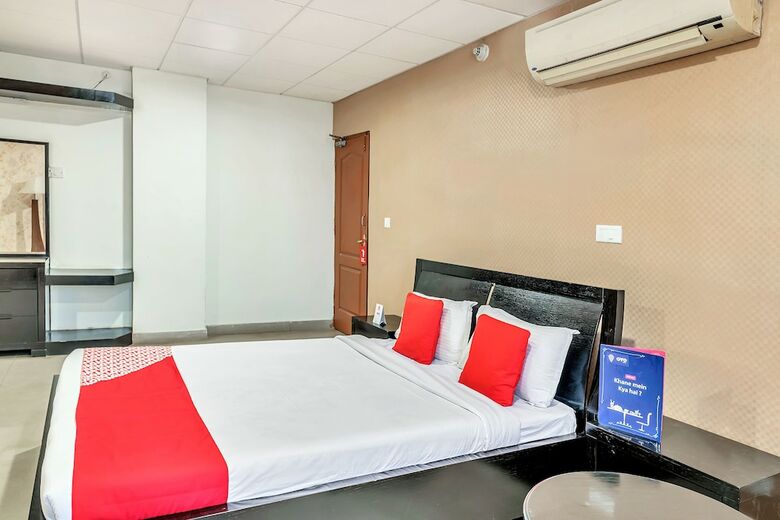Oyo 11614 Hotel Vvip Stays