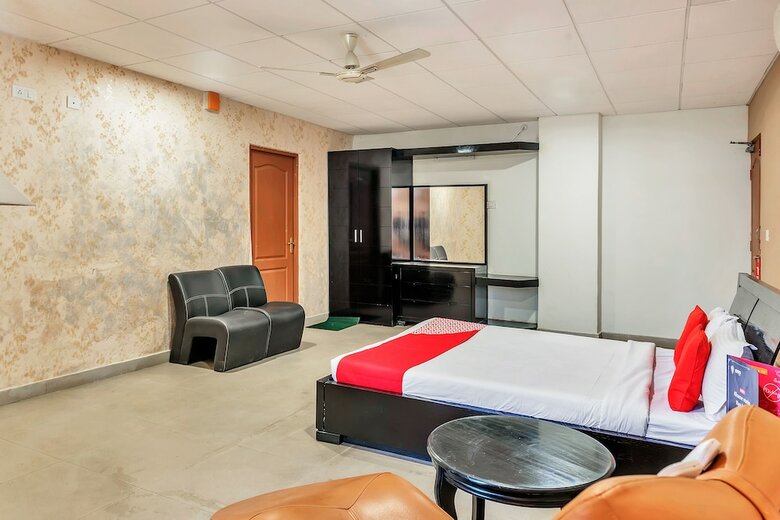 Oyo 11614 Hotel Vvip Stays