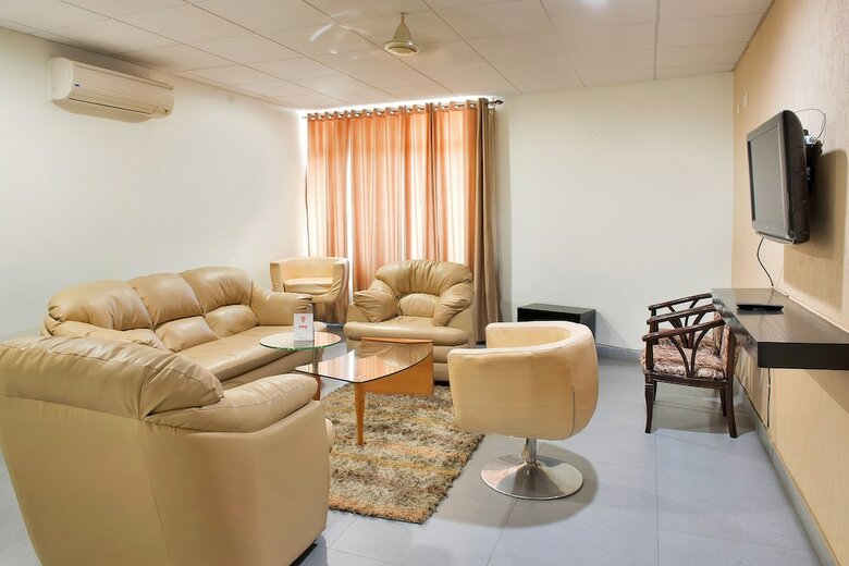 Oyo 11614 Hotel Vvip Stays