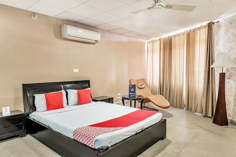 Oyo 11614 Hotel Vvip Stays