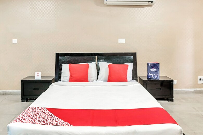 Oyo 11614 Hotel Vvip Stays