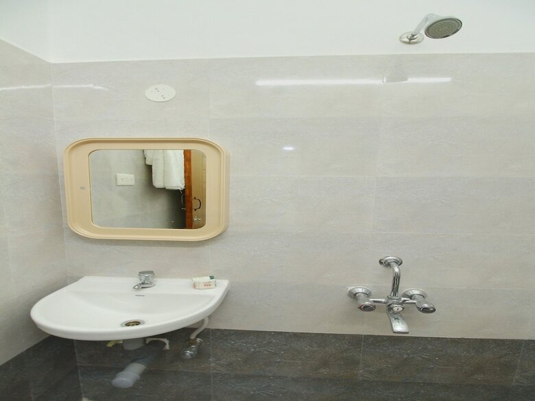 Hotel Oyo 10777 Home Compact 2bhk Goubert Market