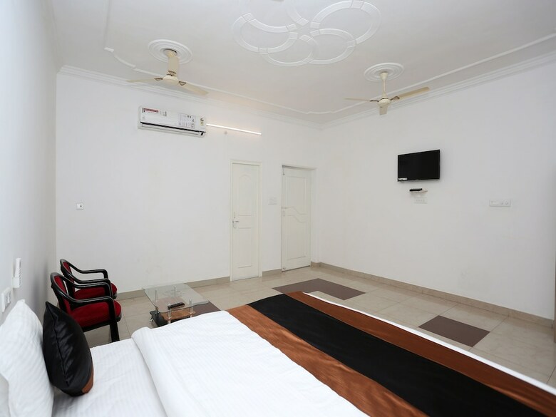 Oyo 11069 Hotel Star Inn