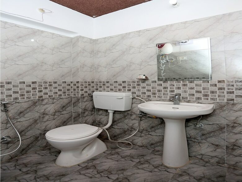Oyo 11069 Hotel Star Inn