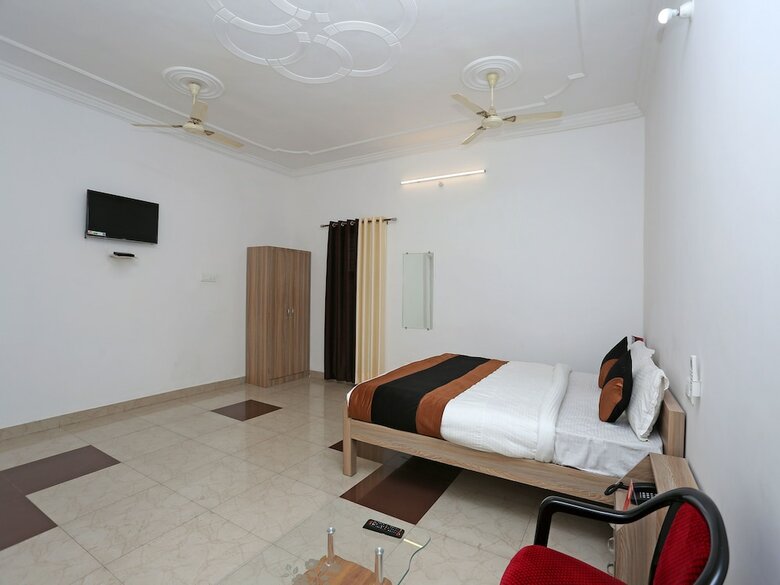 Oyo 11069 Hotel Star Inn