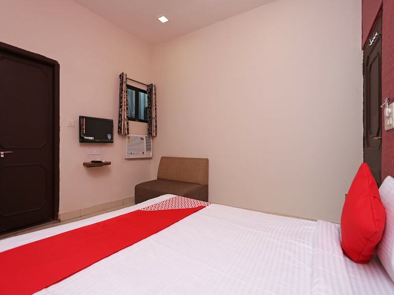 Oyo 7859 Hotel Gurukripa