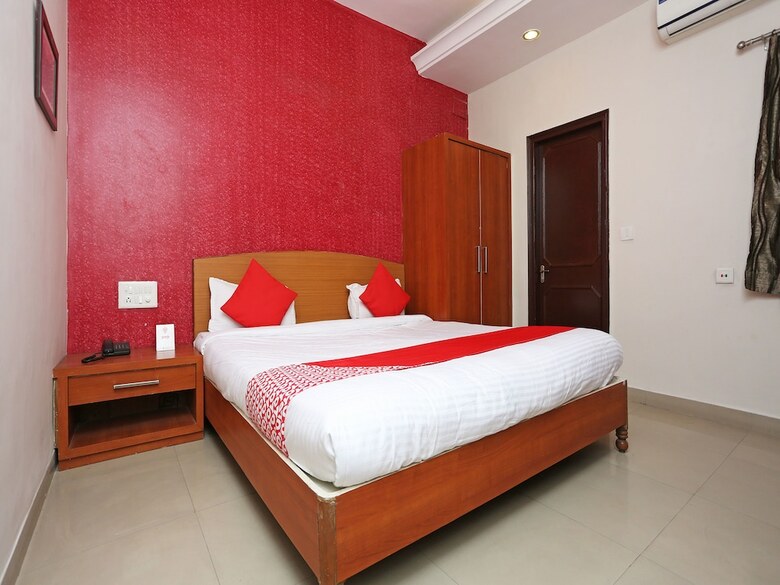Oyo 7859 Hotel Gurukripa
