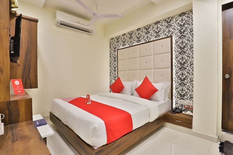 Oyo 11067 Hotel Swastik Inn
