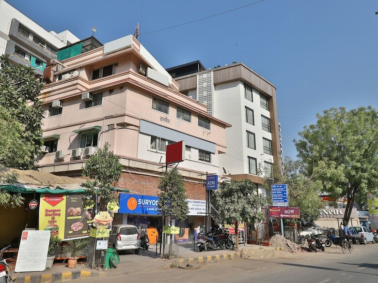 Oyo 11067 Hotel Swastik Inn