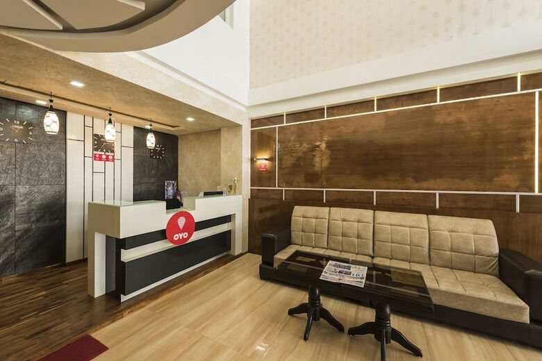 Oyo 11414 Hotel Silver Suites