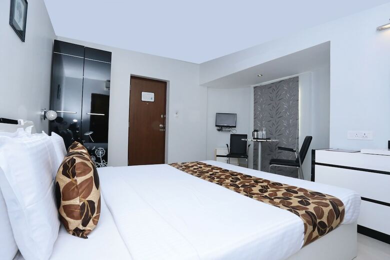 Oyo 10611 Hotel Malabar Illam