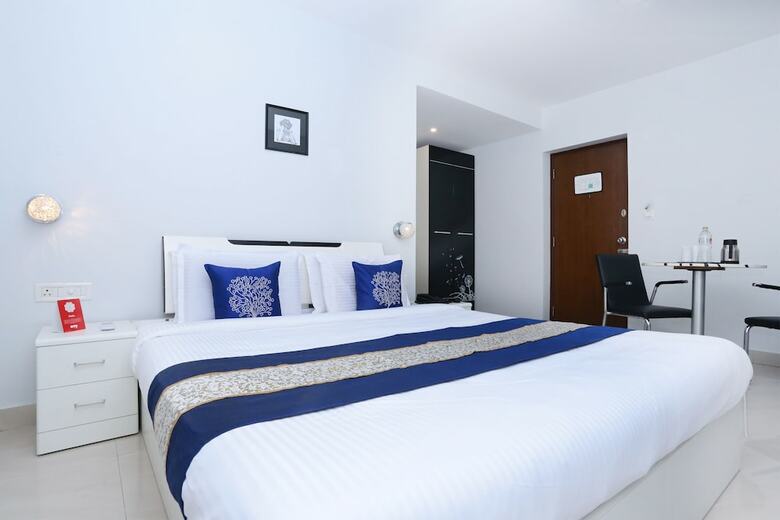Oyo 10611 Hotel Malabar Illam