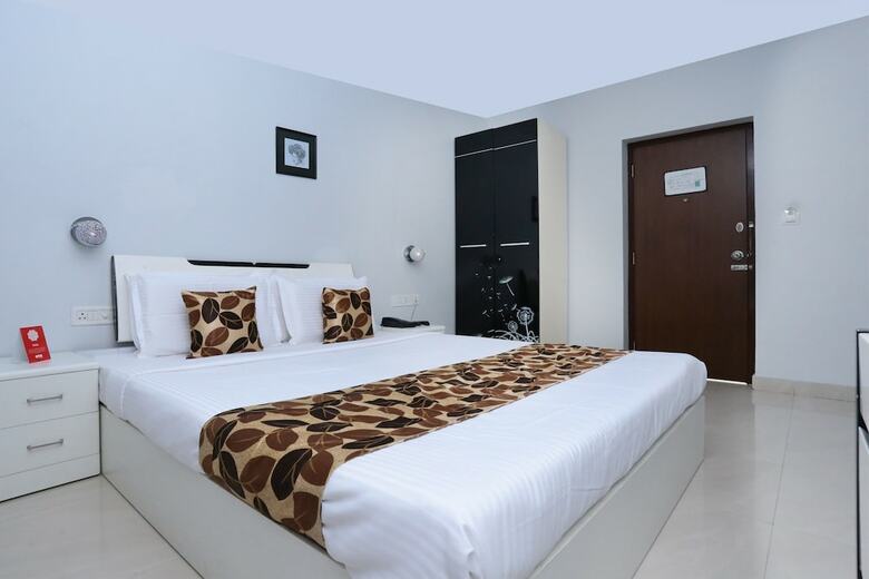 Oyo 10611 Hotel Malabar Illam