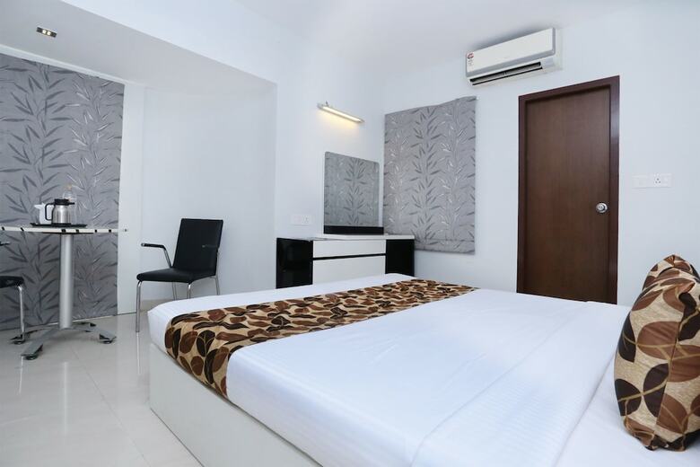 Oyo 10611 Hotel Malabar Illam