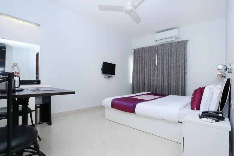 Oyo 10611 Hotel Malabar Illam