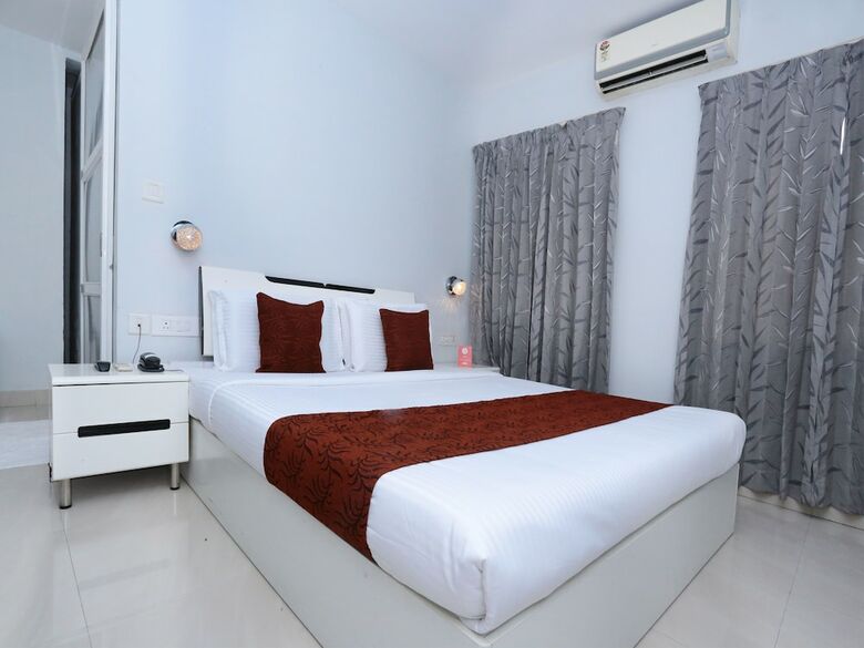 Oyo 10611 Hotel Malabar Illam