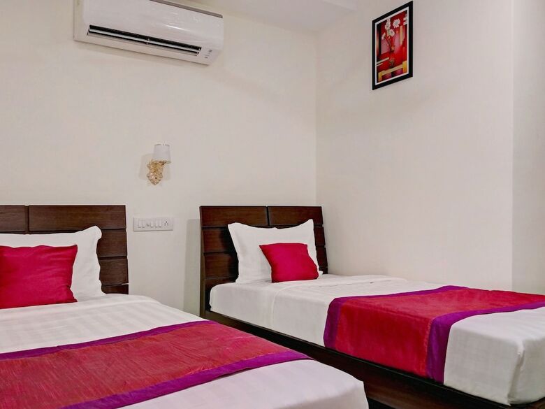 Oyo 10595 Hotel Mirras