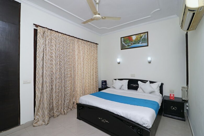 Hotel Oyo 10878 Unitech Cyber Park