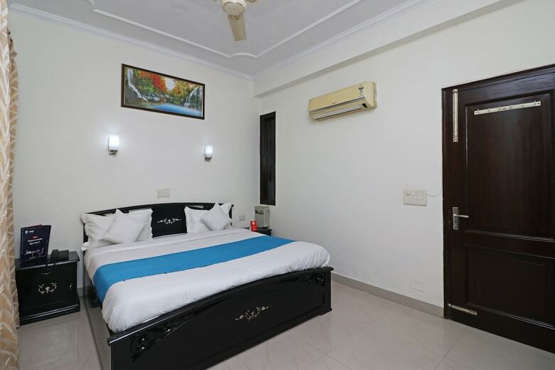 Hotel Oyo 10878 Unitech Cyber Park