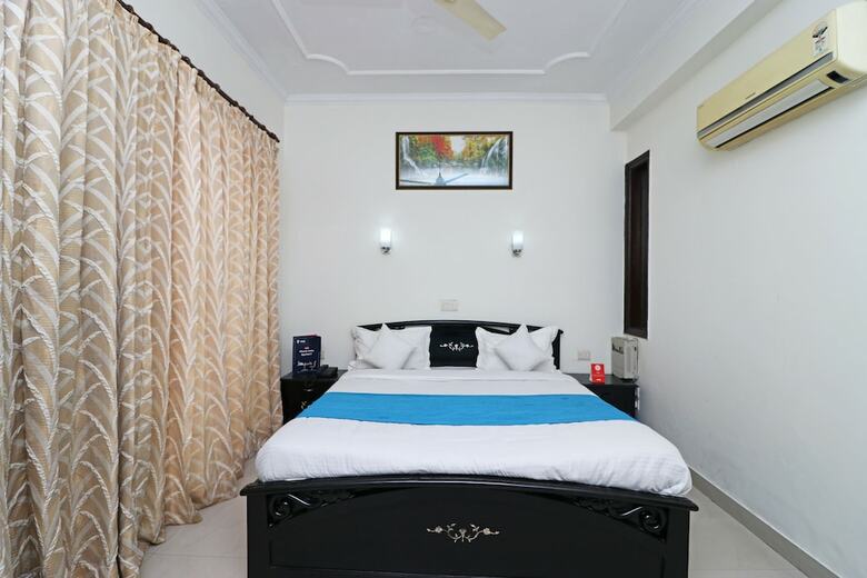 Hotel Oyo 10878 Unitech Cyber Park
