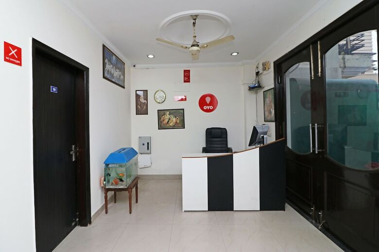 Hotel Oyo 10878 Unitech Cyber Park