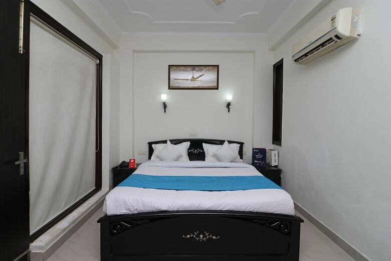 Hotel Oyo 10878 Unitech Cyber Park
