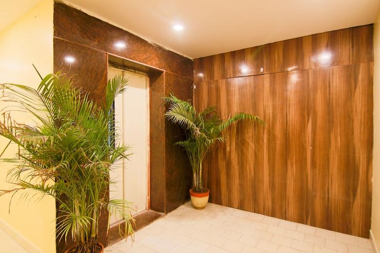 Oyo 10709 Hotel Sbt
