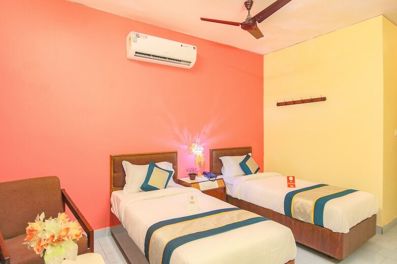 Oyo 10709 Hotel Sbt