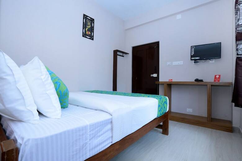 Oyo 10840 Hotel Periyar Towers