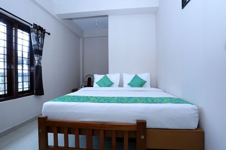 Oyo 10840 Hotel Periyar Towers