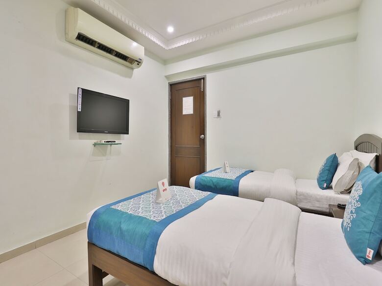 Oyo 11007 Hotel Amity