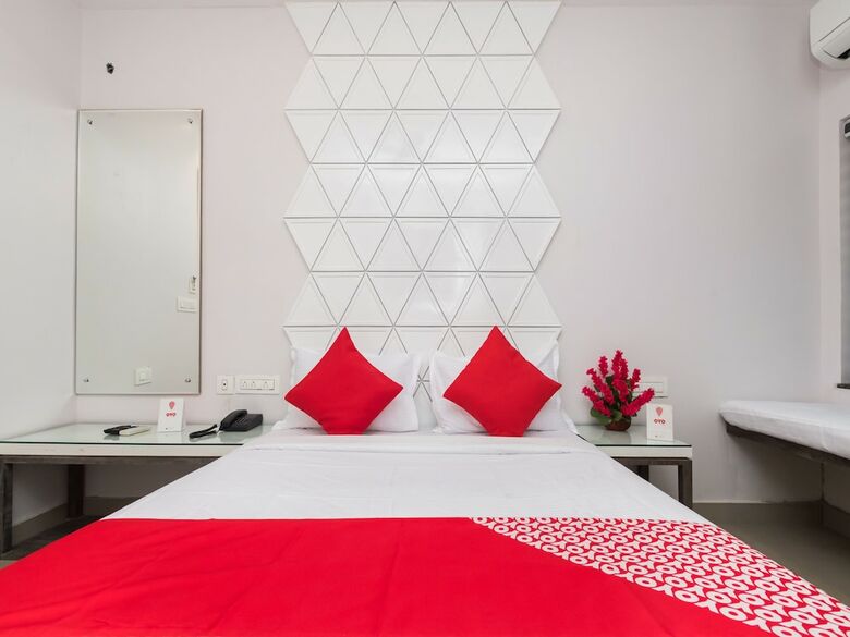 Oyo 10614 Hotel Glassotel