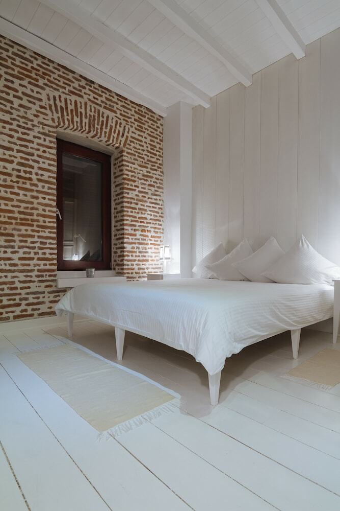 Life Gallery Hotel