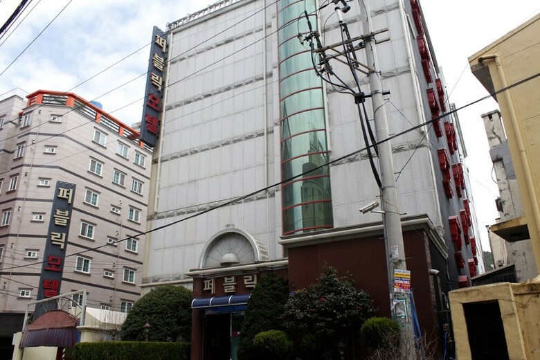 Public Hotel