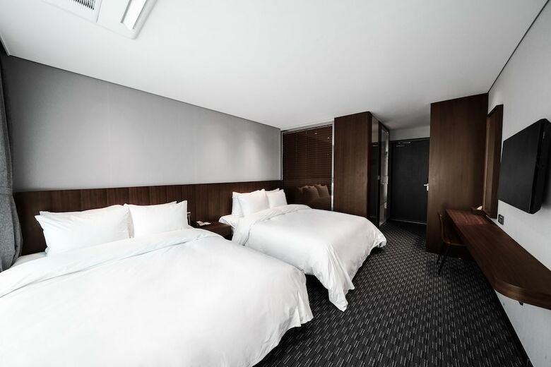 Greenlagoon Hotel In Seorak
