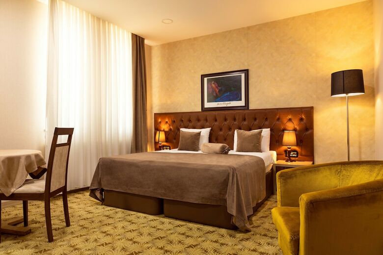 West Shine Hotel
